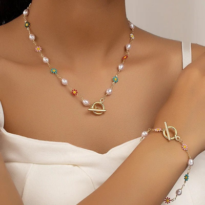 Women’s Floral Pearl Necklace and Bracelet Set